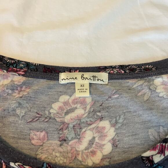 Nine Britton purple short sleeved top size XS. Workwear. Casual. Blouse - Picture 4 of 5